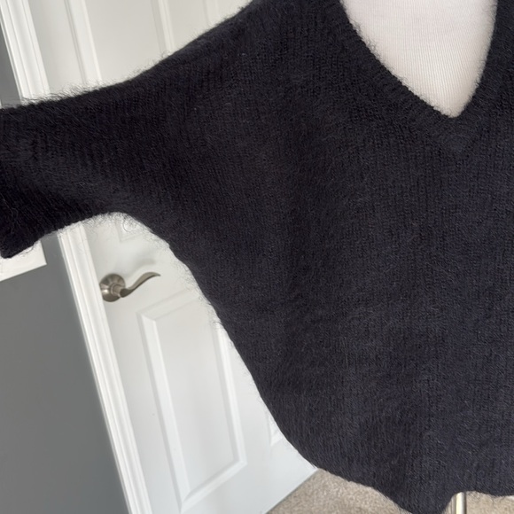 Happy Sheep v-neck sweater - Picture 2 of 6